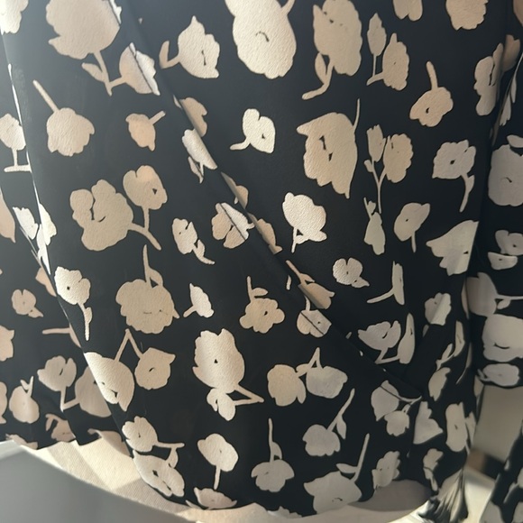 Black and white drapey west kei long 3/4 sleeve blouse in size M. - Picture 3 of 6